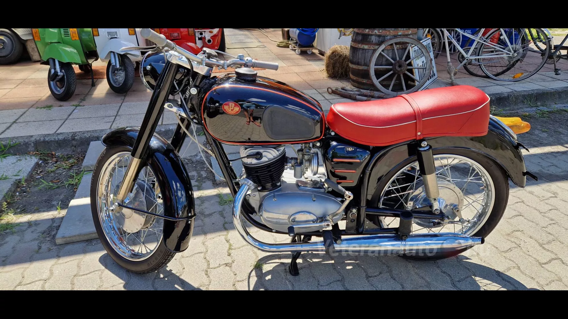 Egy Motor Ami Időkapun Érkezett a Gyártósorról
