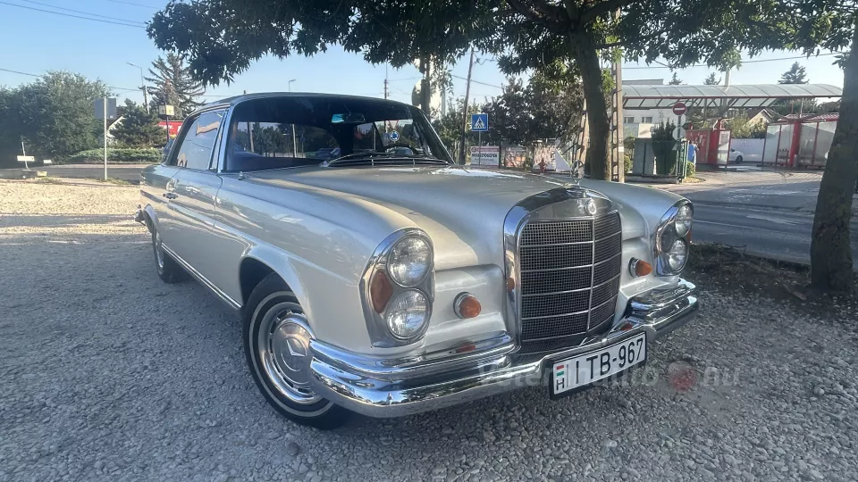 Mercedes W111 250SE 